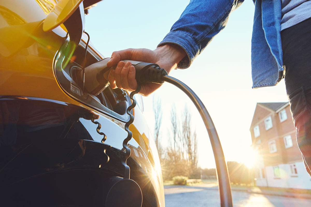 Conviene noleggiare un’auto elettrica a lungo termine? Ecco la risposta