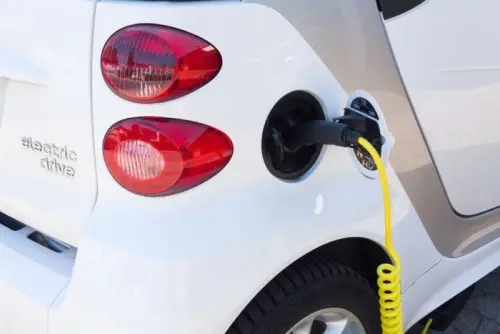 Auto elettriche: nel 2017 previsto un +25% nelle vendite