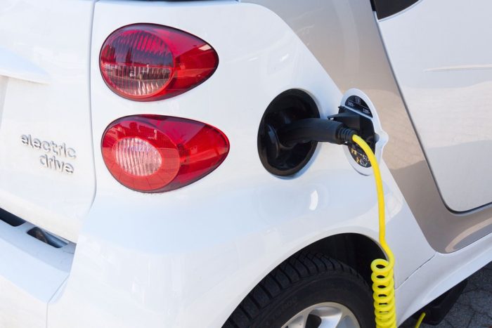 Auto elettriche: nel 2017 previsto un +25% nelle vendite