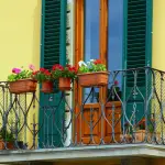 Come Arredare un Balcone Piccolo: Guida 2026