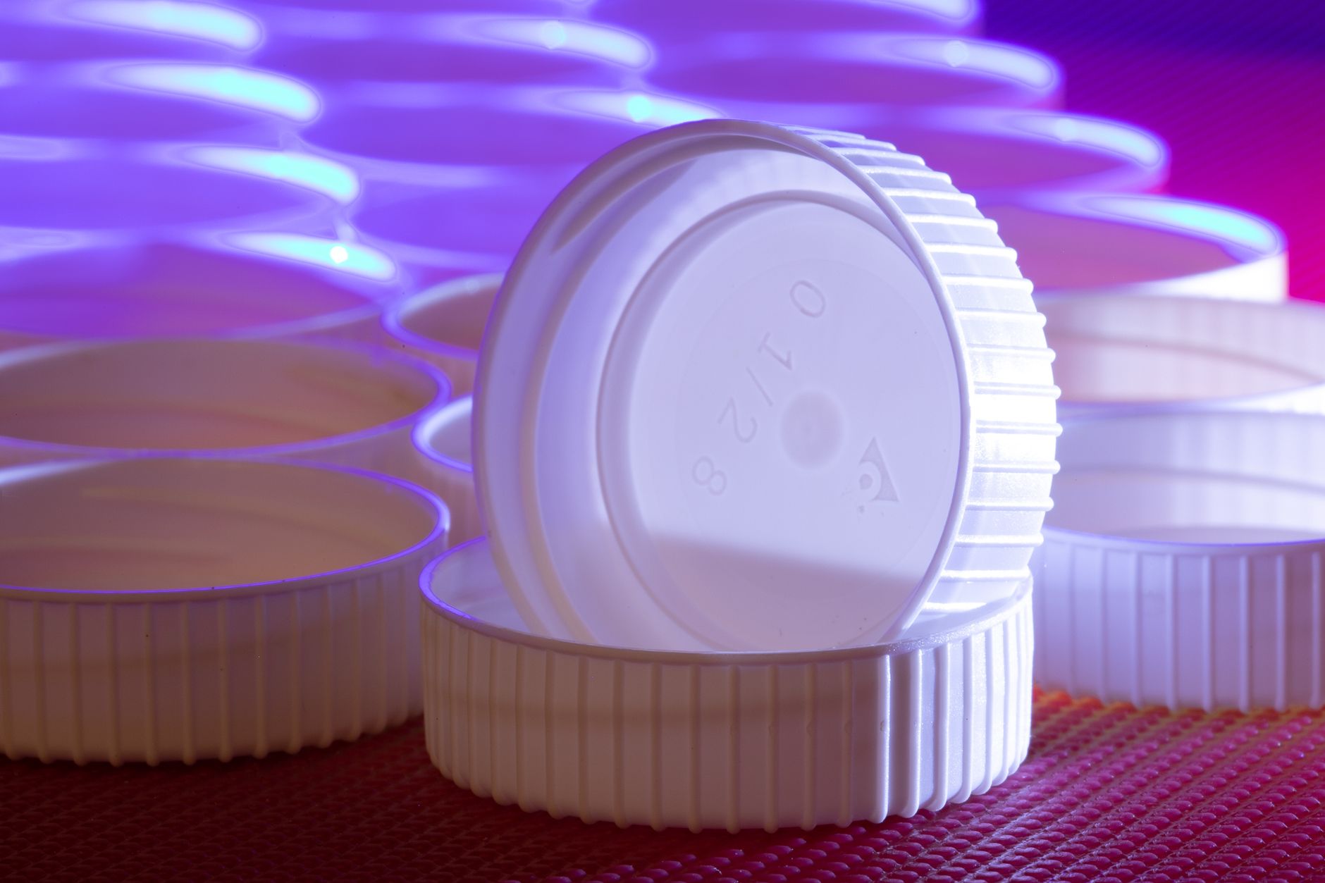Tappi di plastica: dove portarli e perché