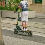Monopattino elettrico: regole, casco e dove circolare
